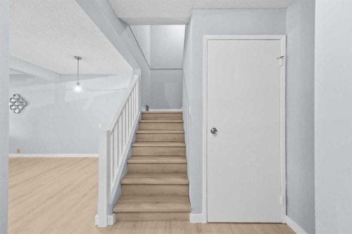 16-115 Bergen Road Nw, Calgary, AB - Indoor Photo Showing Other Room