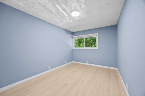 16-115 Bergen Road Nw, Calgary, AB - Indoor Photo Showing Other Room