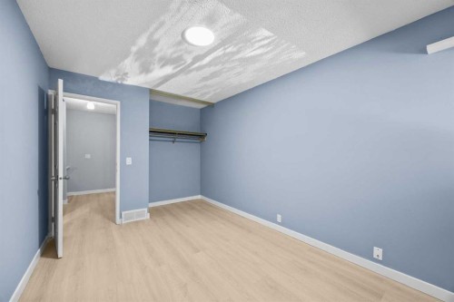 16-115 Bergen Road Nw, Calgary, AB - Indoor Photo Showing Other Room