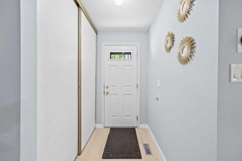 16-115 Bergen Road Nw, Calgary, AB - Indoor Photo Showing Other Room