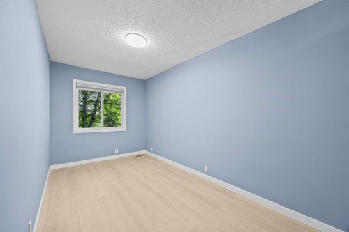 16-115 Bergen Road Nw, Calgary, AB - Indoor Photo Showing Other Room