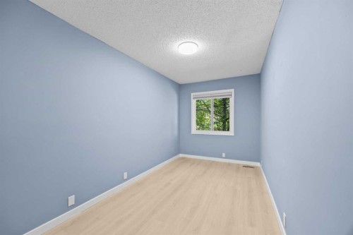 16-115 Bergen Road Nw, Calgary, AB - Indoor Photo Showing Other Room