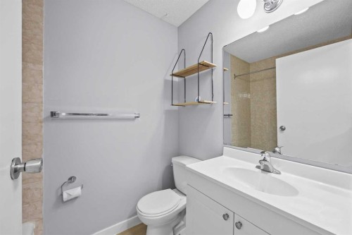 16-115 Bergen Road Nw, Calgary, AB - Indoor Photo Showing Bathroom