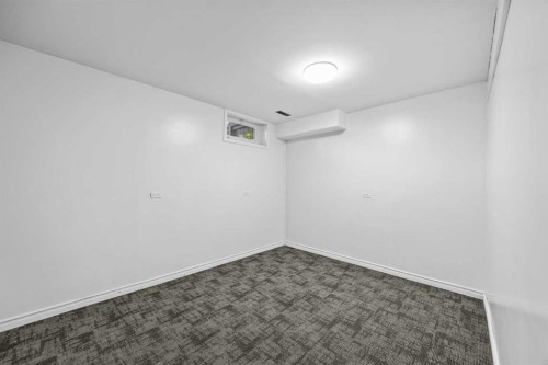 16-115 Bergen Road Nw, Calgary, AB - Indoor Photo Showing Other Room