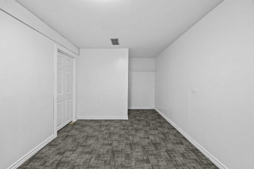 16-115 Bergen Road Nw, Calgary, AB - Indoor Photo Showing Other Room