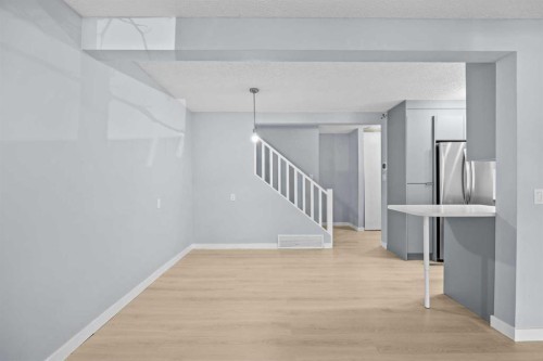 16-115 Bergen Road Nw, Calgary, AB - Indoor Photo Showing Other Room