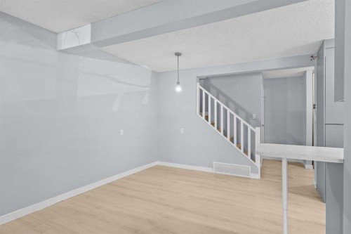 16-115 Bergen Road Nw, Calgary, AB - Indoor Photo Showing Other Room