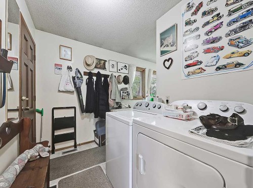 230 Oakwood Place Sw, Calgary, AB - Indoor Photo Showing Laundry Room