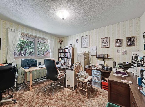 230 Oakwood Place Sw, Calgary, AB - Indoor Photo Showing Office