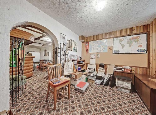 230 Oakwood Place Sw, Calgary, AB - Indoor Photo Showing Other Room