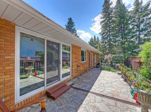 230 Oakwood Place Sw, Calgary, AB - Outdoor With Exterior