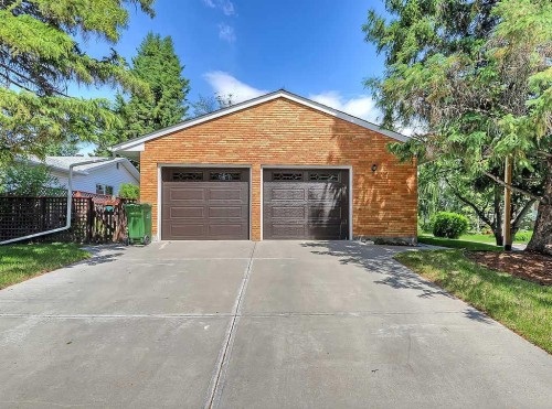 230 Oakwood Place Sw, Calgary, AB - Outdoor
