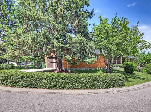230 Oakwood Place Sw, Calgary, AB - Outdoor
