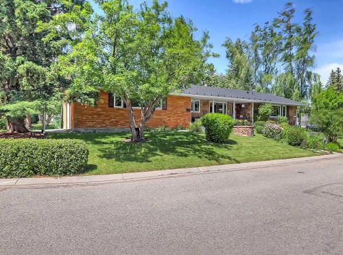 230 Oakwood Place Sw, Calgary, AB - Outdoor