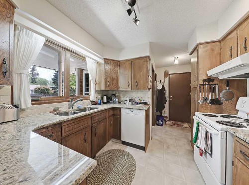230 Oakwood Place Sw, Calgary, AB - Indoor Photo Showing Kitchen With Double Sink