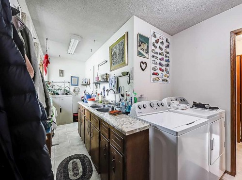 230 Oakwood Place Sw, Calgary, AB - Indoor Photo Showing Laundry Room
