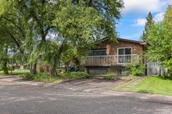 724 Canfield Way SWCalgary, AB T2W 1K1