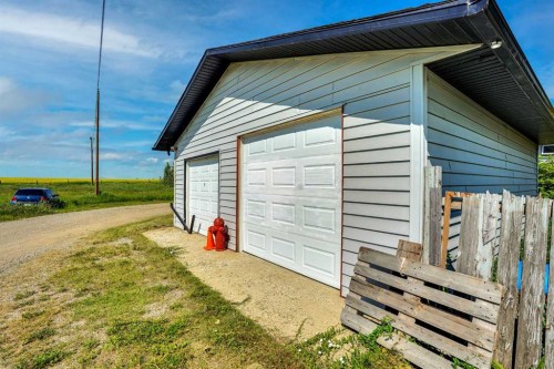 437 Mckinnon Drive, Carseland, AB - Outdoor With Exterior