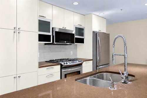 10-1717 27 Avenue Sw, Calgary, AB - Indoor Photo Showing Kitchen With Stainless Steel Kitchen With Double Sink With Upgraded Kitchen