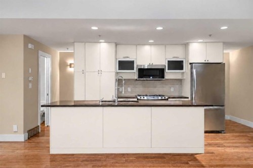 10-1717 27 Avenue Sw, Calgary, AB - Indoor Photo Showing Kitchen With Double Sink