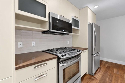 10-1717 27 Avenue Sw, Calgary, AB - Indoor Photo Showing Kitchen With Stainless Steel Kitchen With Upgraded Kitchen