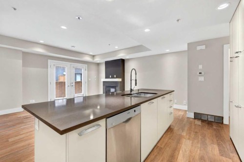 10-1717 27 Avenue Sw, Calgary, AB - Indoor Photo Showing Kitchen With Double Sink