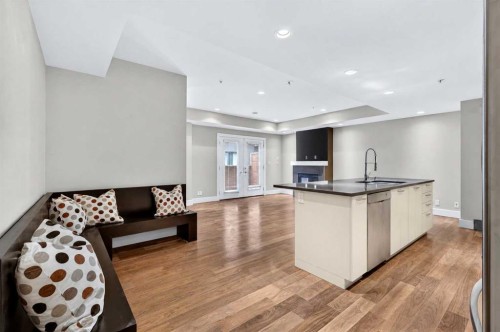 10-1717 27 Avenue Sw, Calgary, AB - Indoor Photo Showing Kitchen