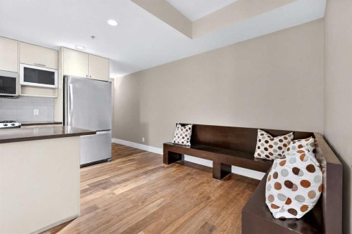 10-1717 27 Avenue Sw, Calgary, AB - Indoor Photo Showing Kitchen
