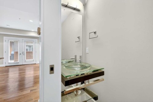 10-1717 27 Avenue Sw, Calgary, AB - Indoor