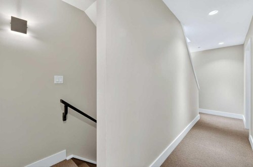 10-1717 27 Avenue Sw, Calgary, AB - Indoor Photo Showing Other Room