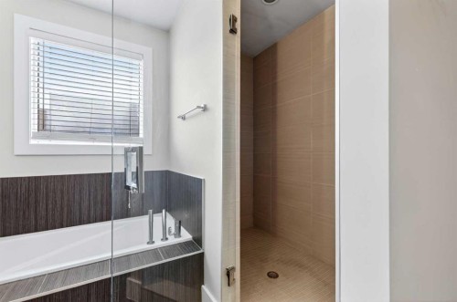 10-1717 27 Avenue Sw, Calgary, AB - Indoor Photo Showing Bathroom