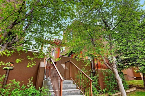 10-1717 27 Avenue Sw, Calgary, AB - Outdoor