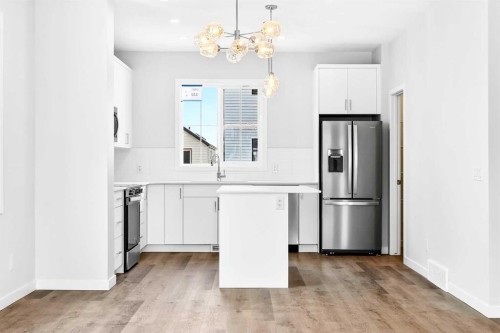 302-40 Creekside Way Sw, Calgary, AB - Indoor Photo Showing Kitchen