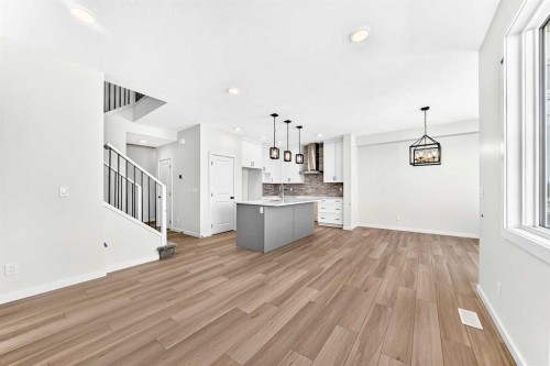 135 Mallard Heath Se, Calgary, AB - Indoor Photo Showing Kitchen