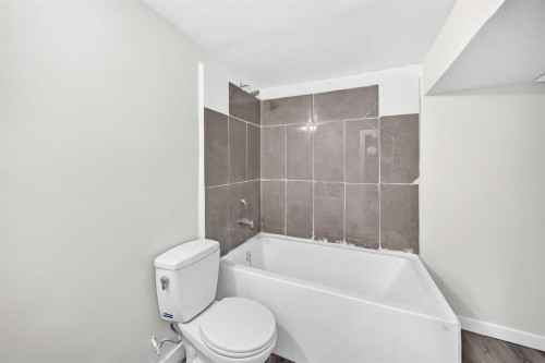 531 Stonegate Road Nw, Airdrie, AB - Indoor Photo Showing Bathroom