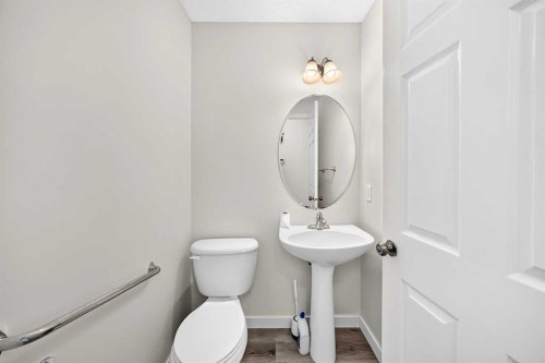 531 Stonegate Road Nw, Airdrie, AB - Indoor Photo Showing Bathroom