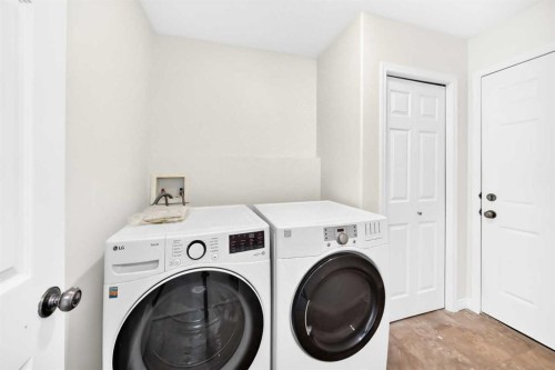 531 Stonegate Road Nw, Airdrie, AB - Indoor Photo Showing Laundry Room