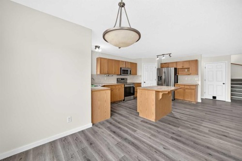 531 Stonegate Road Nw, Airdrie, AB - Indoor Photo Showing Kitchen