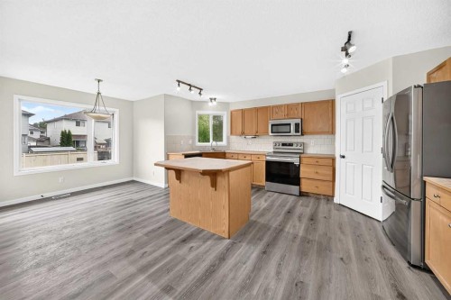 531 Stonegate Road Nw, Airdrie, AB - Indoor Photo Showing Kitchen