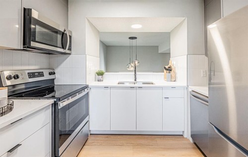 602-919 38 Street Ne, Calgary, AB - Indoor Photo Showing Kitchen With Stainless Steel Kitchen With Double Sink With Upgraded Kitchen