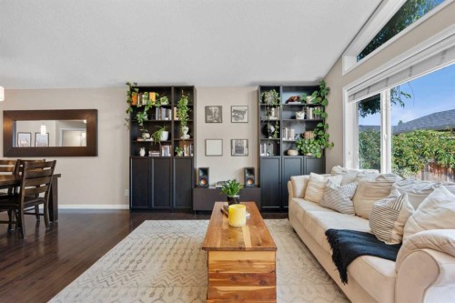 38 Auburn Bay Gardens Se, Calgary, AB - Indoor Photo Showing Living Room