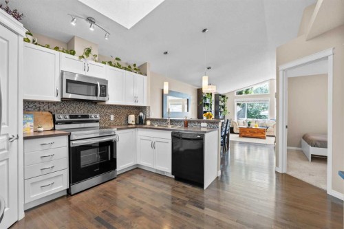 38 Auburn Bay Gardens Se, Calgary, AB - Indoor Photo Showing Kitchen With Upgraded Kitchen