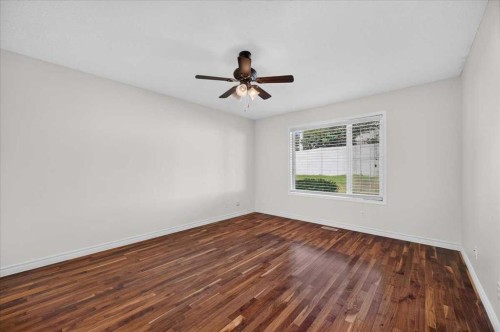 21 Strathearn Gardens Sw, Calgary, AB - Indoor Photo Showing Other Room