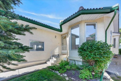21 Strathearn Gardens Sw, Calgary, AB - Outdoor