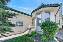 21 Strathearn Gardens SW Calgary, AB T3H 2R1