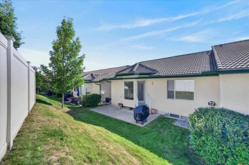 21 Strathearn Gardens Sw, Calgary, AB - Outdoor