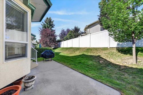 21 Strathearn Gardens Sw, Calgary, AB - Outdoor