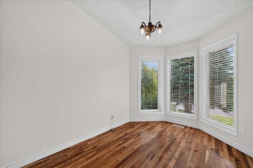 21 Strathearn Gardens Sw, Calgary, AB - Indoor Photo Showing Other Room