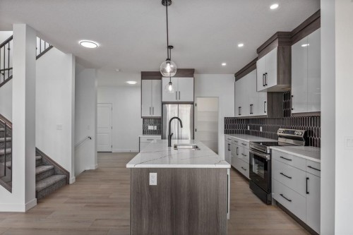 140 Lakewood Crescent, Strathmore, AB - Indoor Photo Showing Kitchen With Upgraded Kitchen