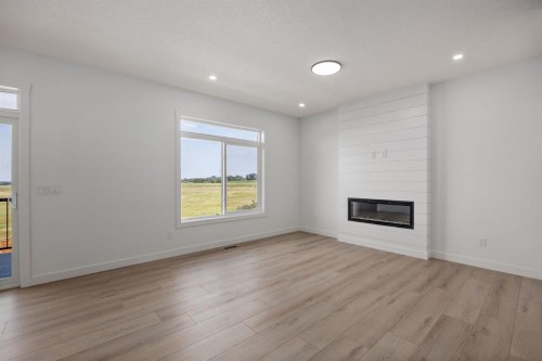 140 Lakewood Crescent, Strathmore, AB - Indoor Photo Showing Living Room With Fireplace